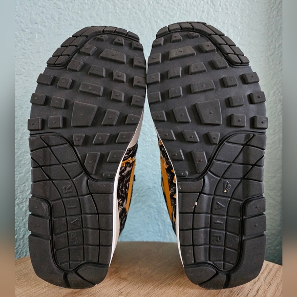 Nike | Air Max 1 Tropical Floral Sneakers - Picture 9 of 10